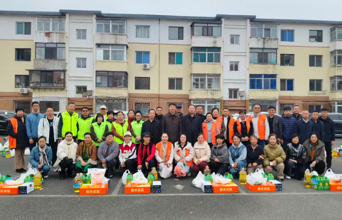 重阳敬老情，温暖百岁心